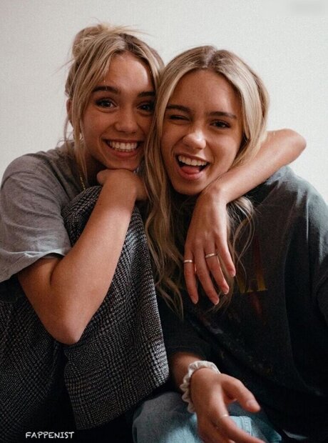 Lisa und Lena model top pic