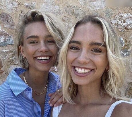 Lisa und Lena model top image