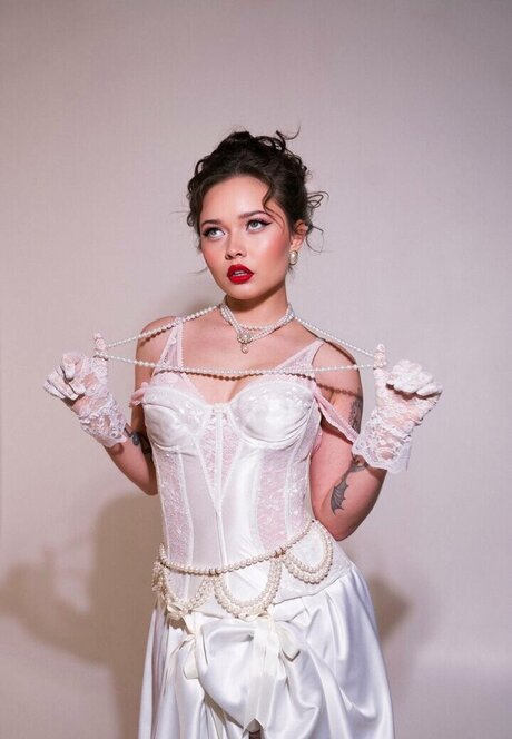 Enina24 nude model img