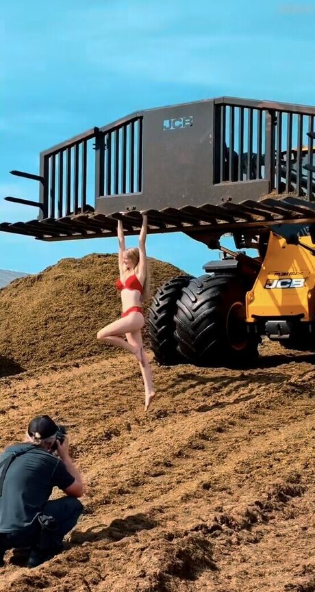 Paulas Landleben model naked picture