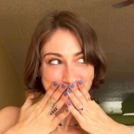 Karrrlie erotic actress photo