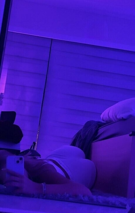 clairelizzyx nude model archive