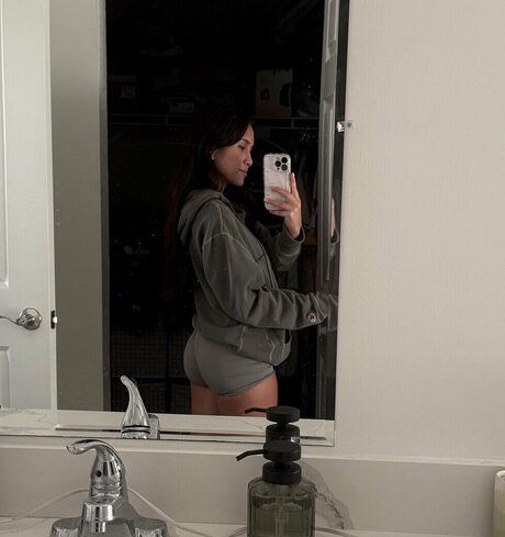 maneaterjade star adult photo