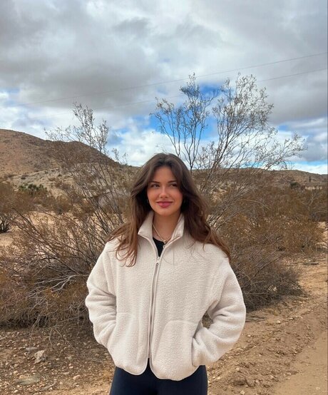 Kate Peytavin model top pic