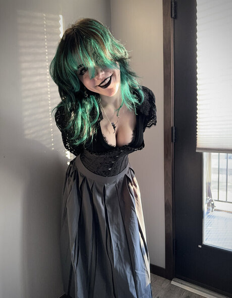 Swaggycucumber nude model picture