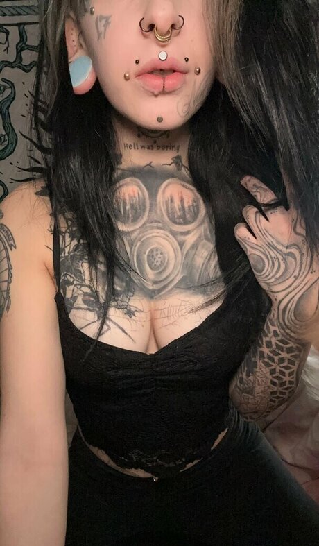 st hell nudes star image