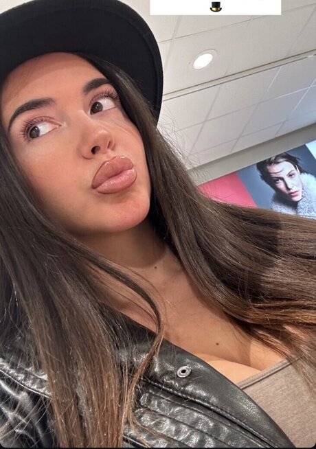 Lya Aylin pretty star galleries