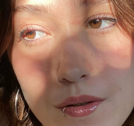 Caropardiaco model exclusive picture