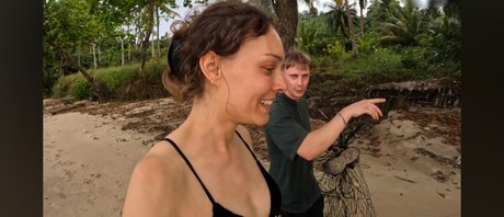 Sabrina Outdoor star hot pic