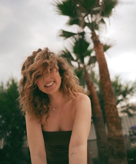 Sonny Loops model nice images