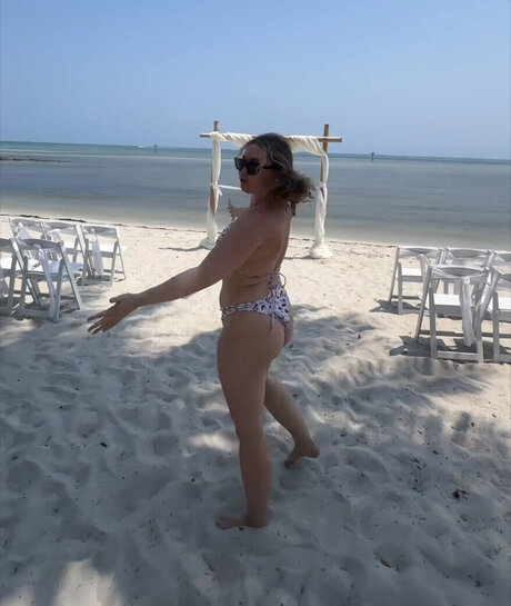 Sonny Loops porn star galleries