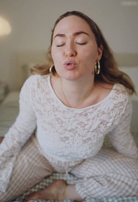 Sonny Loops sexy pornstar pics