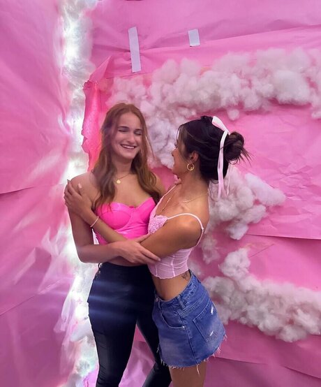 Lauren Avelina star free photos