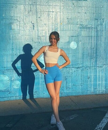 Lauren Avelina model hd images