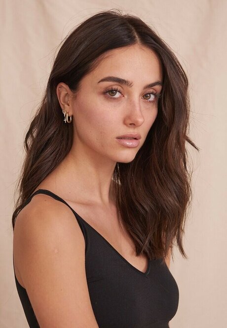 Elsa Couturier hot model picture