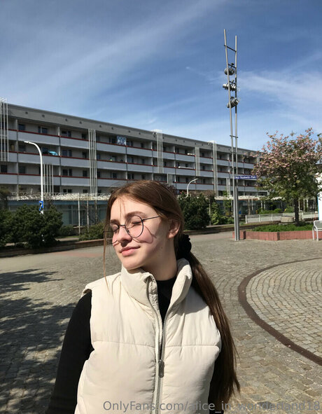 Alice in wonderland18 star gallery