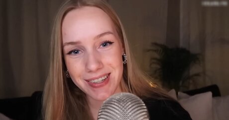 Nadine von relaxASMR model high quality pic