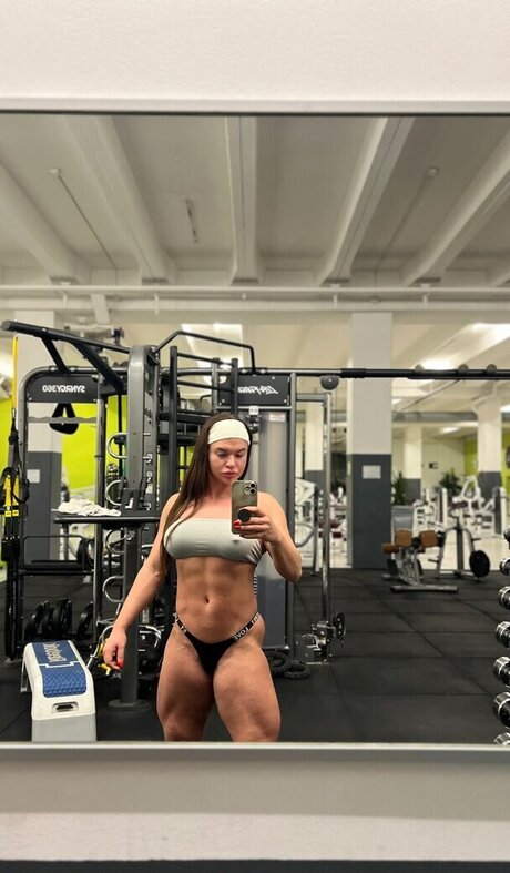 Sarah Slavotinek best star pic