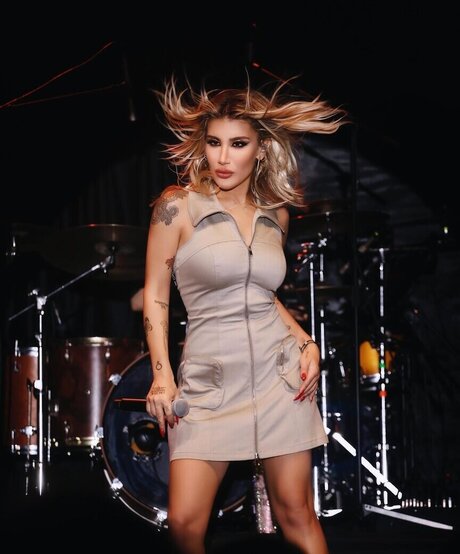 I rem Derici pretty model image