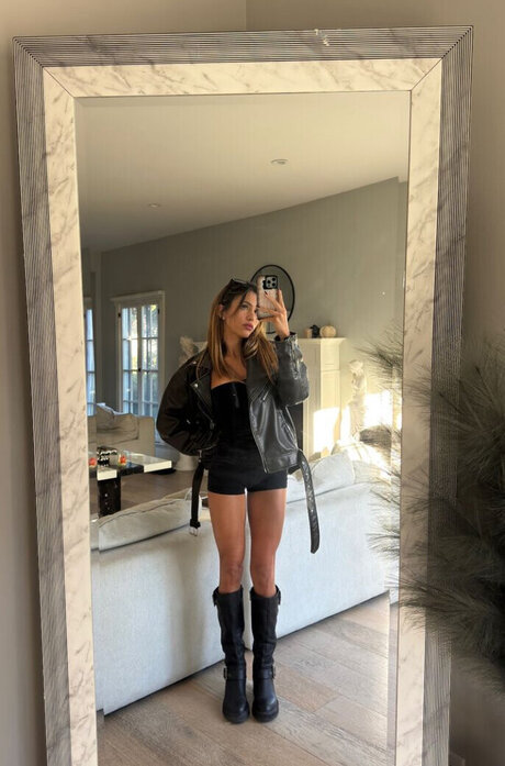 Miami Mandy hot actress photos