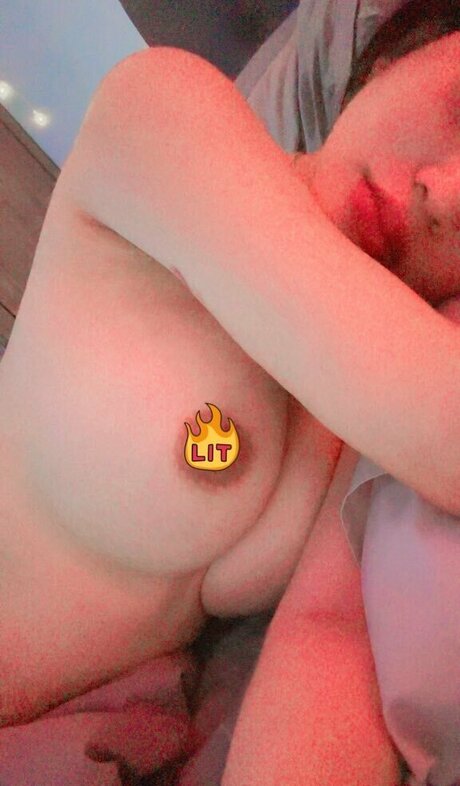 Olivea Hadid nice actress pictures