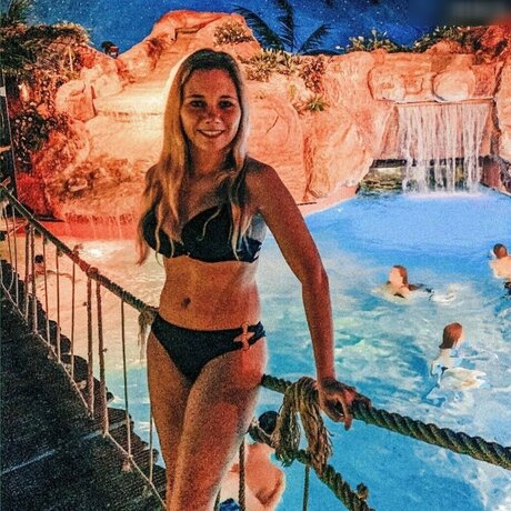 model onlyfans hot naked image