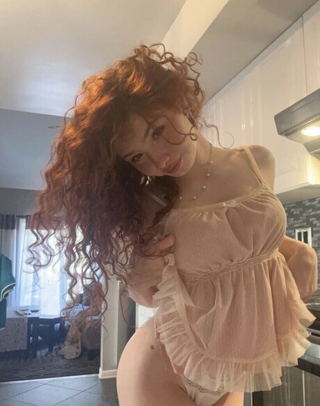 Livia Paige adult actress img