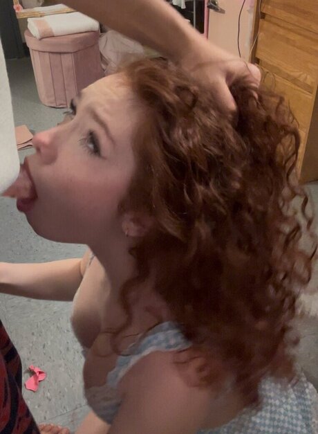 Livia Paige erotic model img