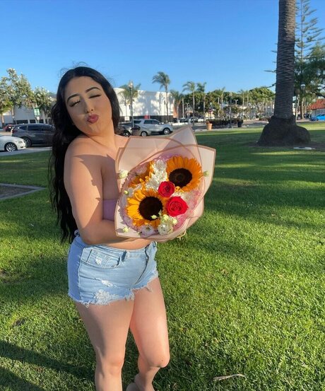 ashleyarambulaa star best pic