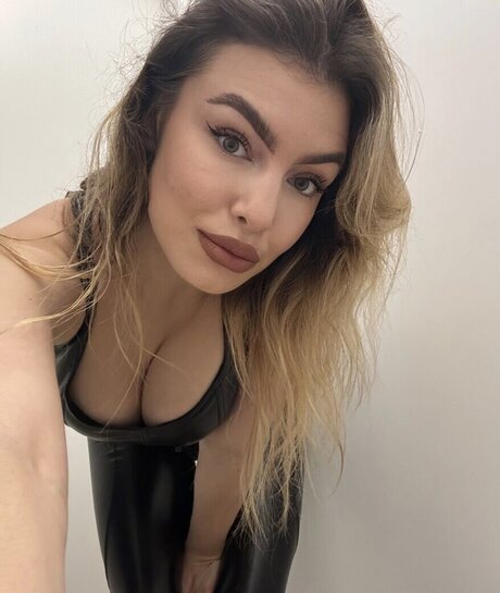 blonde babe onlyfans free sexy pics