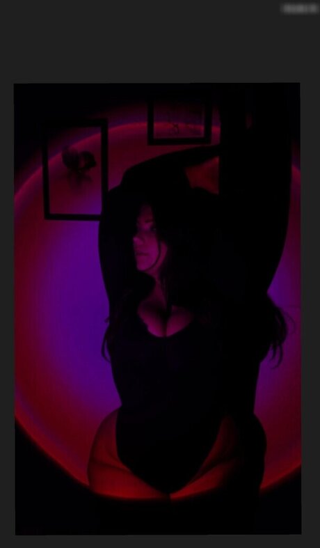 Lara Marie v__ Quick photo