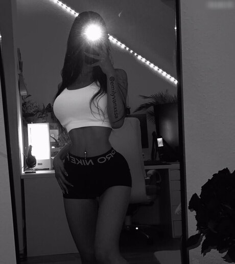 emilyvanxssa model hot gallery