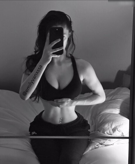 emilyvanxssa model best picture