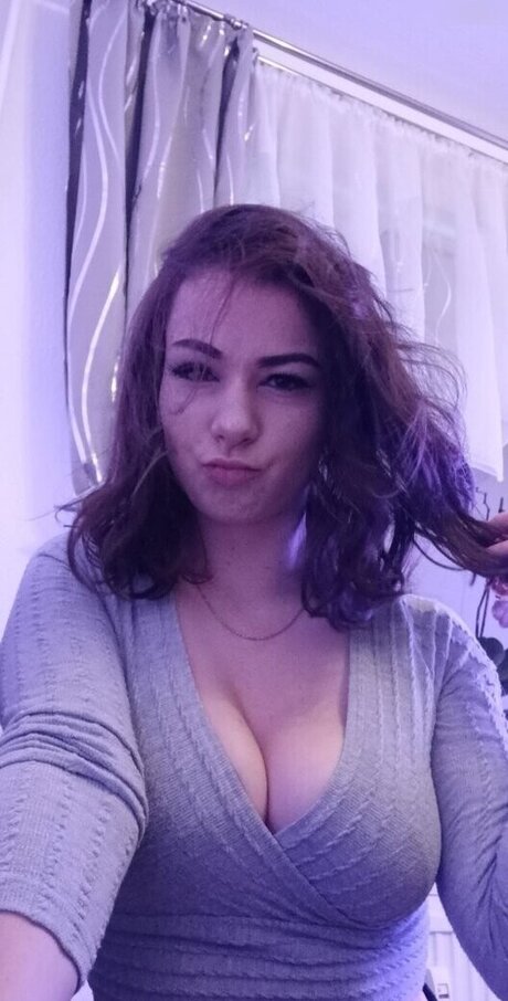 eAngi02 exclusive star photos