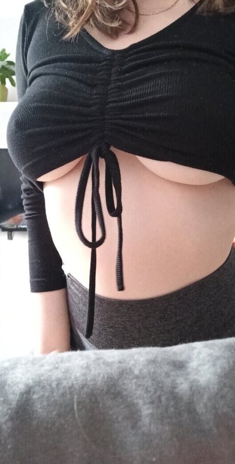 eAngi02 naked actress img