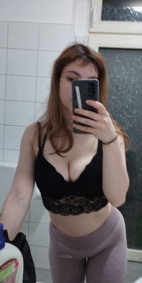 eAngi02 model xxx picture