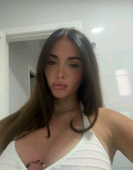 Clarissa Bea adult star image