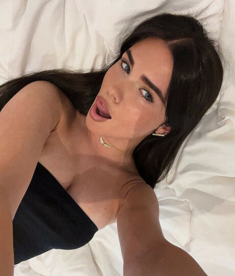 Clarissa Bea star beautiful photo