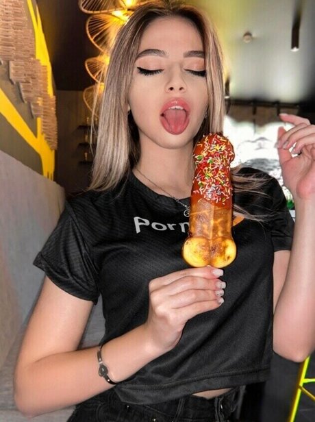 mommy of dragons sexy actress photos