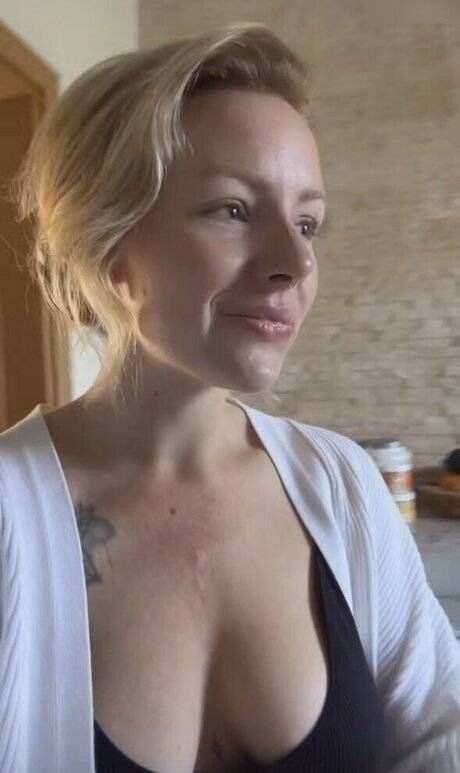 Denise Schwitalle star nude photo