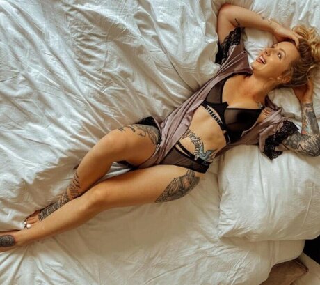 teen lesbian onlyfans best picture