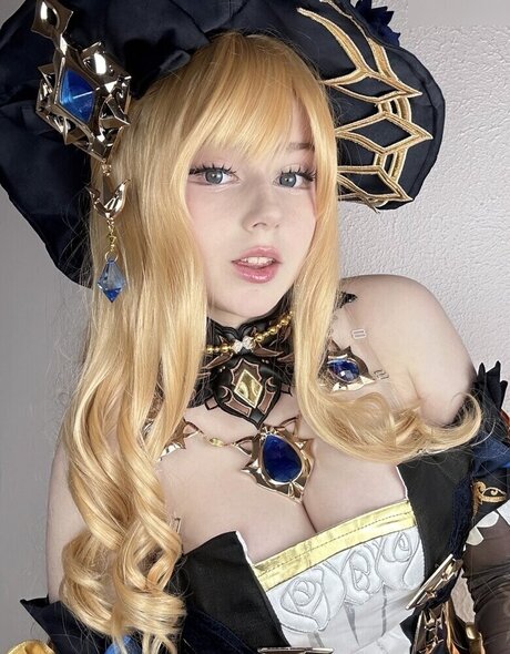 Mina min model perfect photo