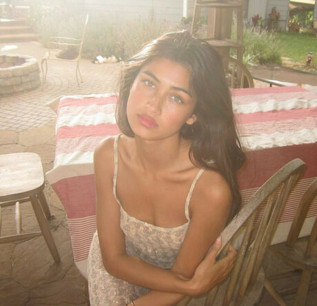 Meeya Dugied naked star photo