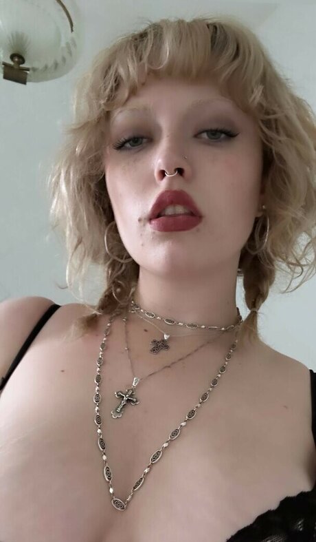 Violet Grohl naked pornstar pics