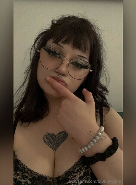 bl00dyh4nd model high quality image