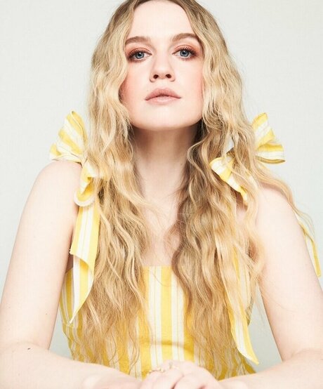 Roan Curtis xxx pornstar photos