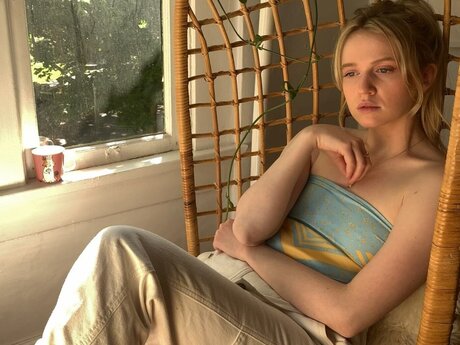 Roan Curtis naked model image