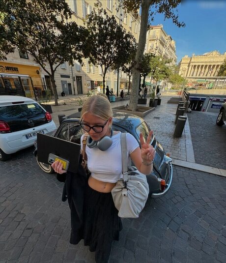 Majaaleonie star high quality images