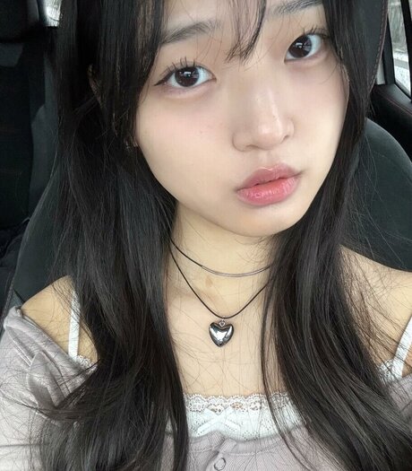 Saranghoe model hot photo