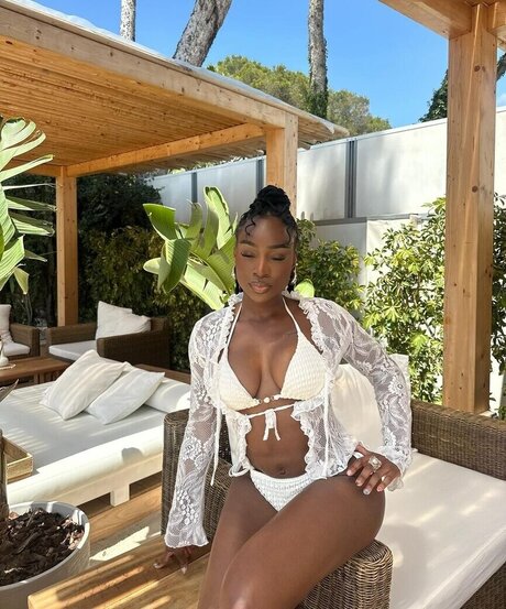 Sandra Lambeck hot model img